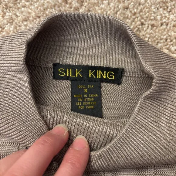 Vintage Sweater Womens S Beige 100% Silk Fine Knit Mock Neck Oversized SS - Picture 4 of 8